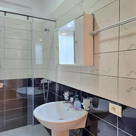 Lura 2 Homes 243 *