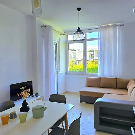 Lura 2 Homes 243 Apartment